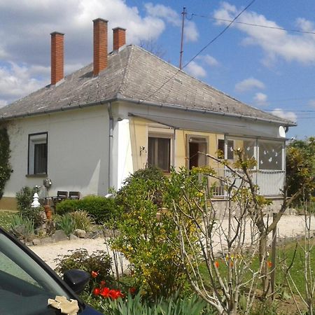 Bochmann Cottage Zalaszanto Bagian luar foto